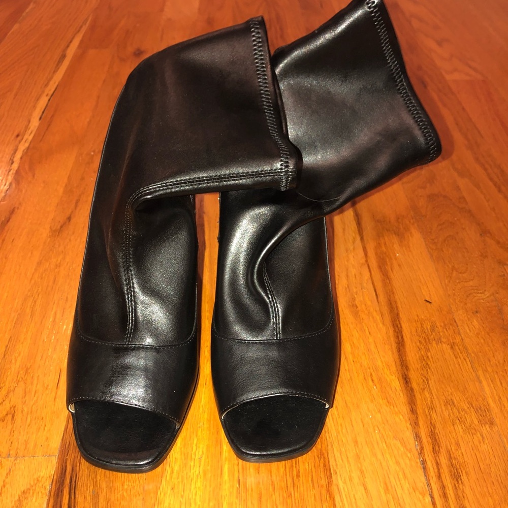 Peep toe heels bootie